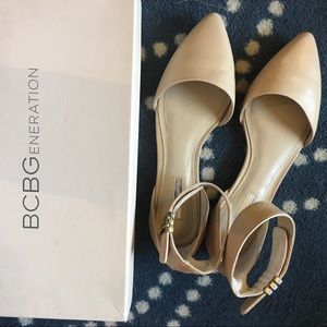 BCBGeneration Pointed Toe Flated